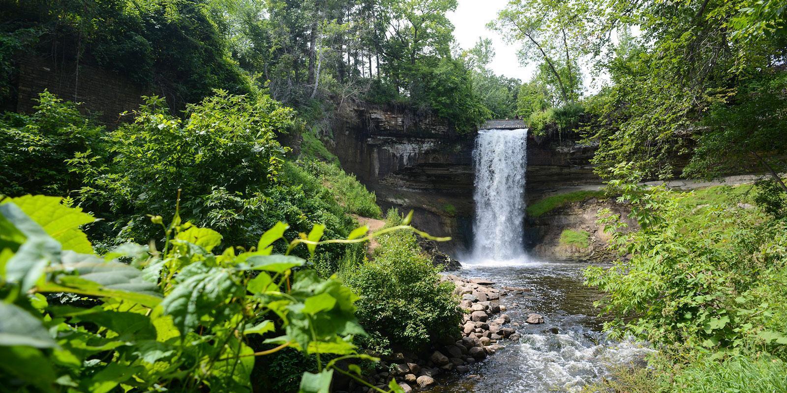 Minnehaha_Falls_08-05-15_2H-1600x800