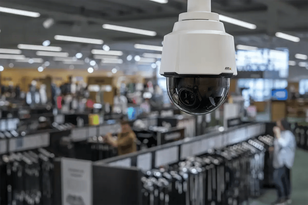 p5654e_mkII_retail_store_01_2310_hi_Mediaportal - Web PNG (1) copy