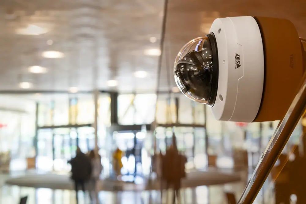 p3285-87-88_wall_mount_mall_concourse_04_2505_hi